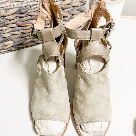 Donald J Pliner Gray Leather Suede Open Toe Buckle Bootie Size 8.5 NWOT - Picture 3 of 9